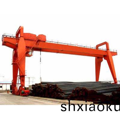 通用門式(shi)起重機8