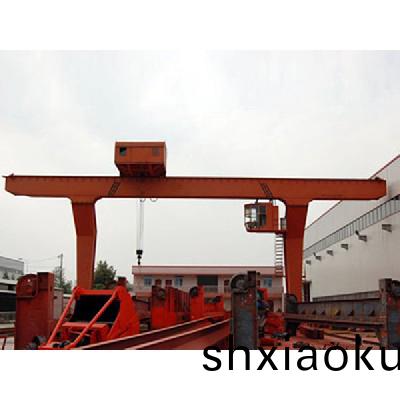 通用門(men)式起(qi)重機(ji)2